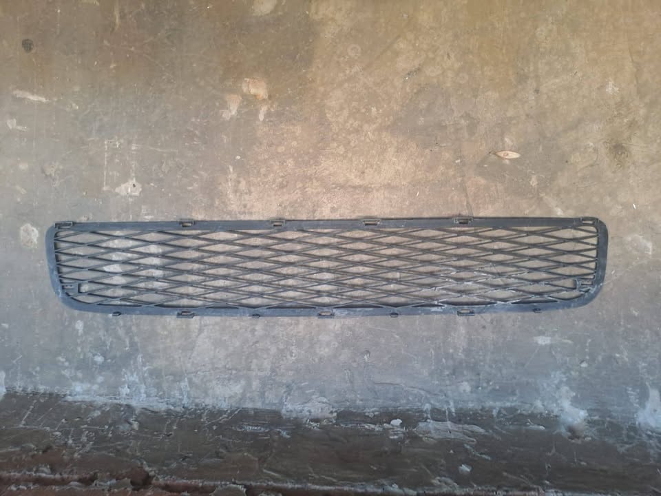 2006 - 2010 Toyota Yaris Hatchback Down Bumper Grille - Private Seller 2006 - 2010 Toyota Yaris Hatchback Down Bumper Grille - Private Seller