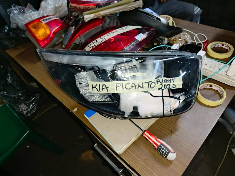 Kia Picanto Right Headlight 2020 - Private Seller Kia Picanto Right Headlight 2020 - Private Seller