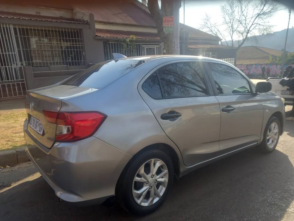2021 Honda Amaze 1.5 Petrol, Manual, Grey, 48000kms Service history