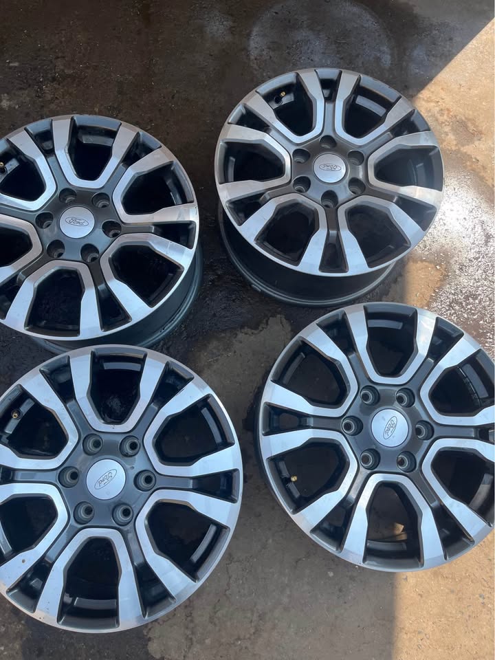 Ford Ranger Wildtrack 18” Mag Rims (With Wheel Caps) - Private Seller Ford Ranger Wildtrack 18” Mag Rims (With Wheel Caps) - Private Seller
