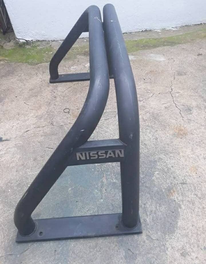 Nissan Np300 Double Cab Roll Bar - Private Seller Nissan Np300 Double Cab Roll Bar - Private Seller
