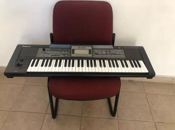 keyboard roland e09