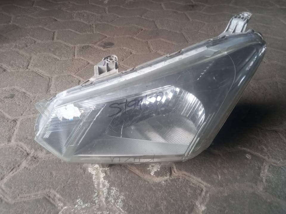 2016 - 2020 Isuzu D-Max Headlight Left Side - Private Seller 2016 - 2020 Isuzu D-Max Headlight Left Side - Private Seller