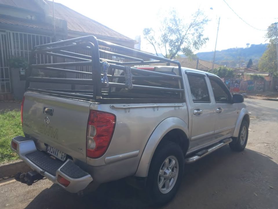 2013 GMW STEED 5 2.4 PETROL, MANUAL 4X4, SILVER, LEATHER SEAT.