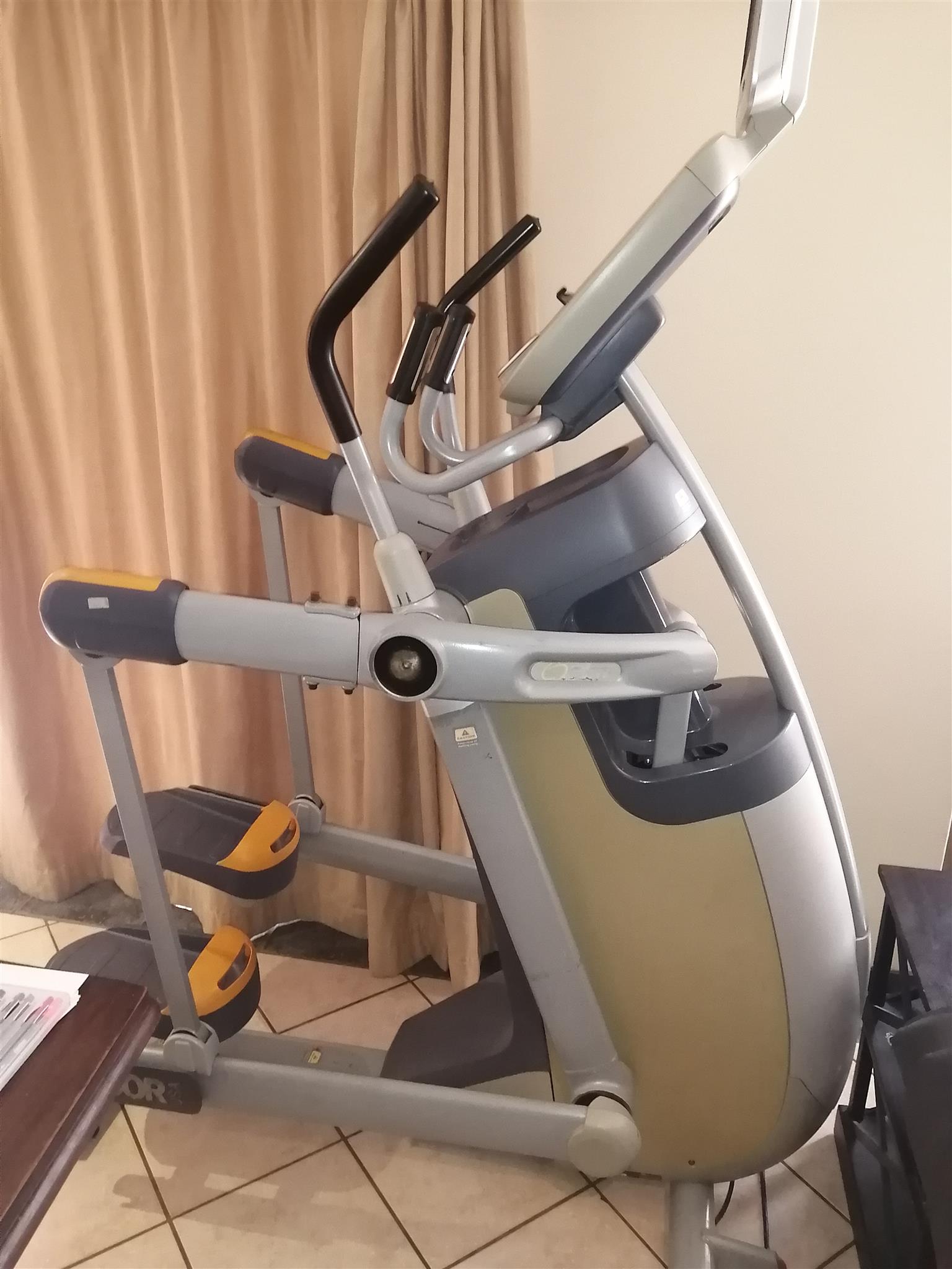 Adaptive Motion Trainer AMT 100i series (2009) | Junk Mail