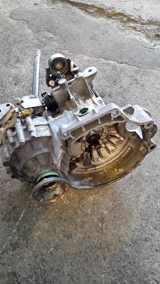 Vw golf 3 2.0 AGG manual 5 speed gearbox with code CHE Vw golf 3 2.0 AGG manual 5 speed gearbox with code CHE