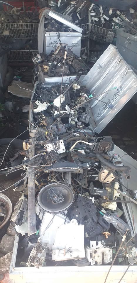 Car Window Switches,Both Indoor and outdoor Locks,wiper Bottles,indicator and Wiper Switches