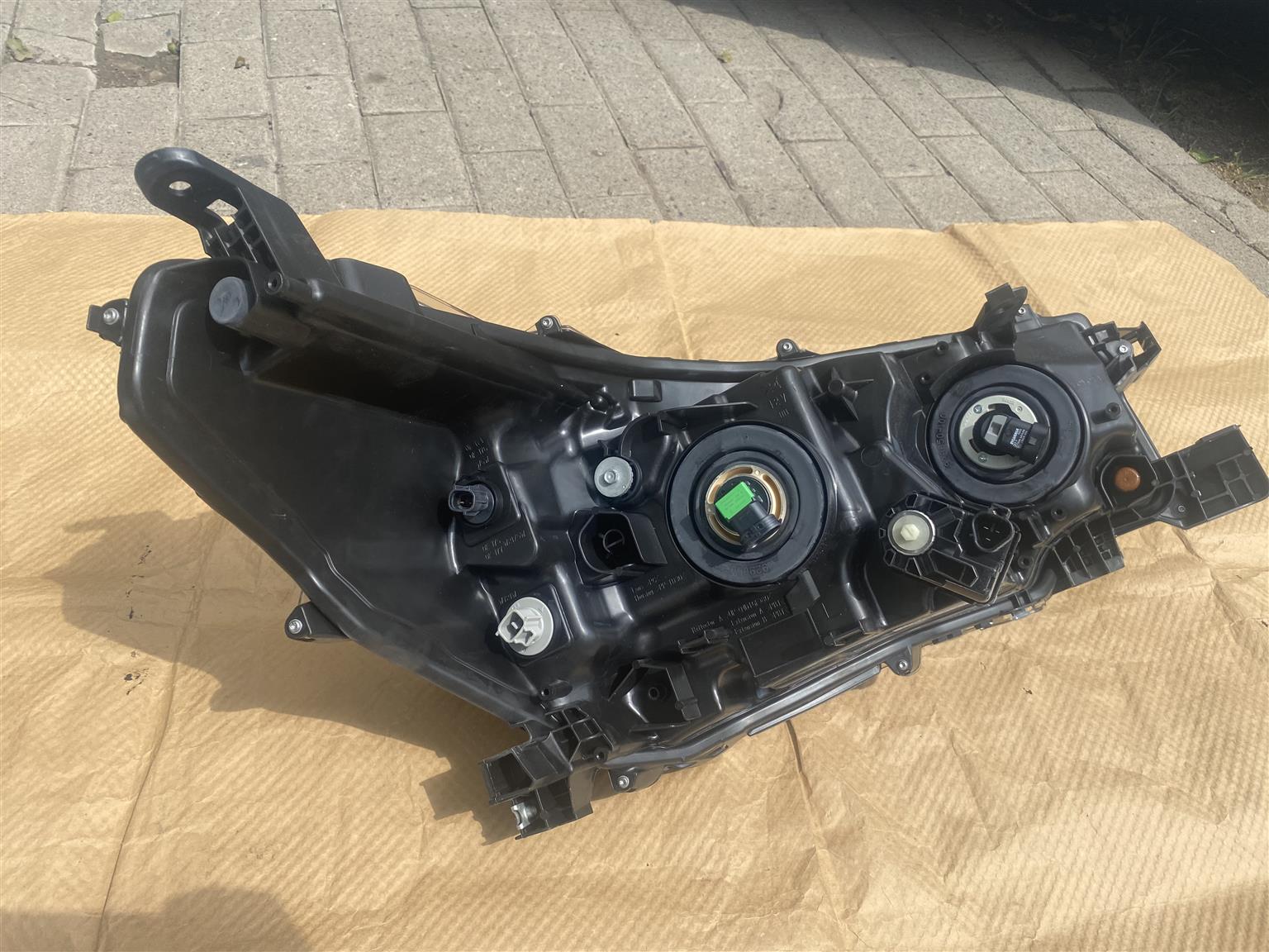 2019 TOYOTA HILUX GD-6 HEADLIGHT LEFT SIDE FOR SALE. BRAND NEW OEM