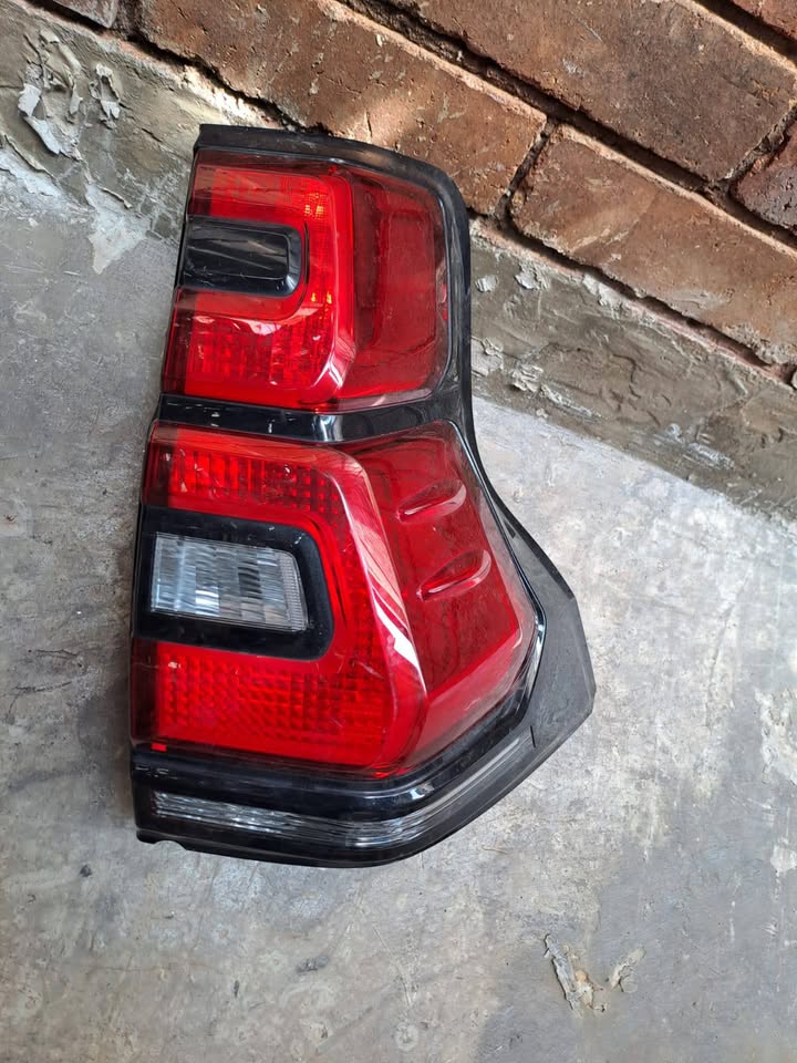 2020 to 2022 Toyota LandCruiser PradoTAIL LIGHT RIGHT Side. - Private Seller 2020 to 2022 Toyota LandCruiser PradoTAIL LIGHT RIGHT Side. - Private Seller
