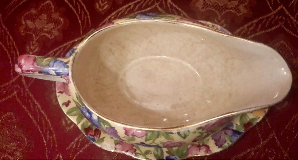 Royal Winton Sweet Pea Sauce Boat and Stand (See condition)