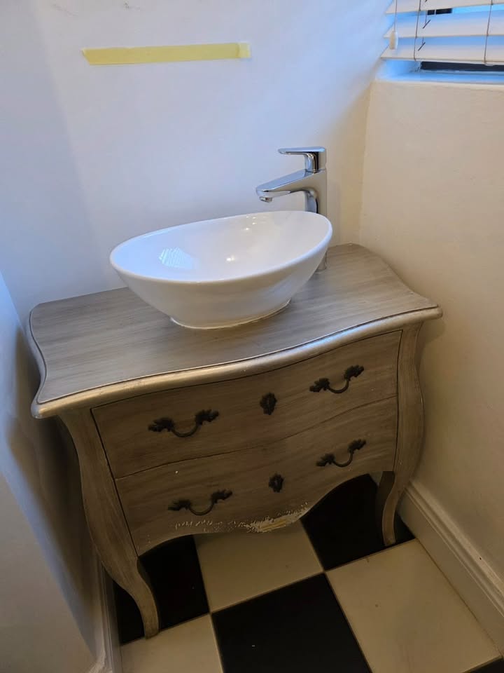 Small vanity, complete with basin and Hansgrohe tap.