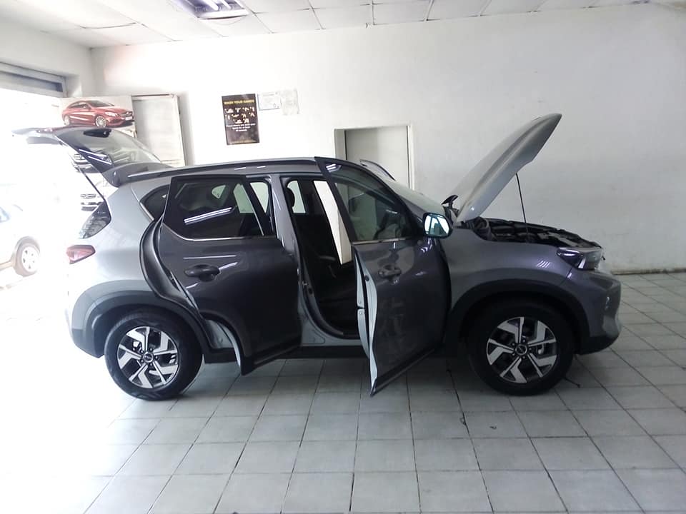 2022 KIA SONET 1.5 EX PETROL SILVER  AUTOMATIC FULL SERVICE HISTORY 8000KM FRONT AND