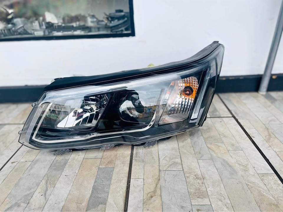 MAHINDRA XUV300 headlight - Private Seller MAHINDRA XUV300 headlight - Private Seller