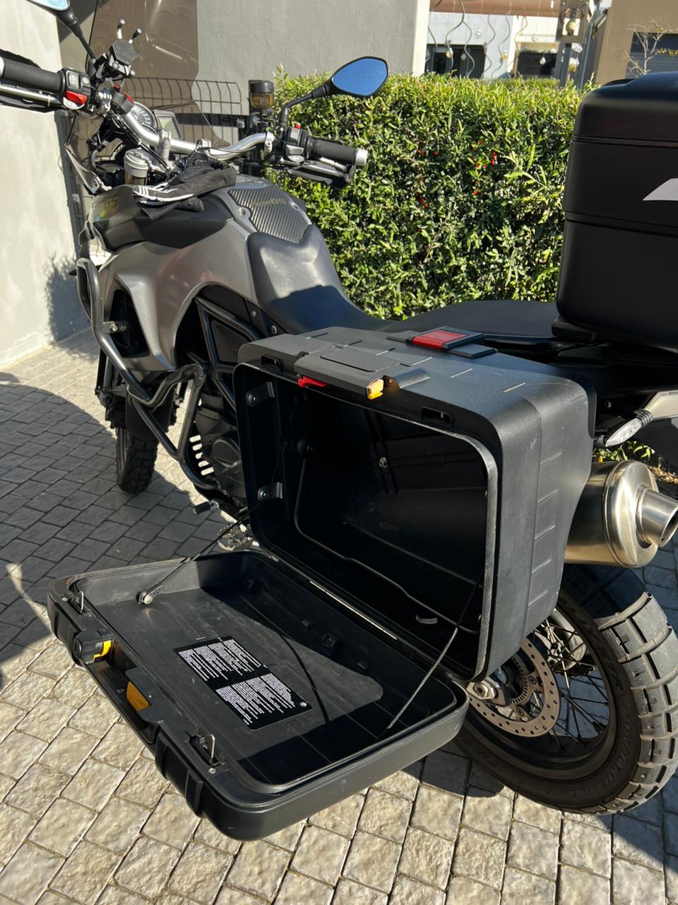BMW Motorrad Vario side luggage cases and frame - Private Seller BMW Motorrad Vario side luggage cases and frame - Private Seller