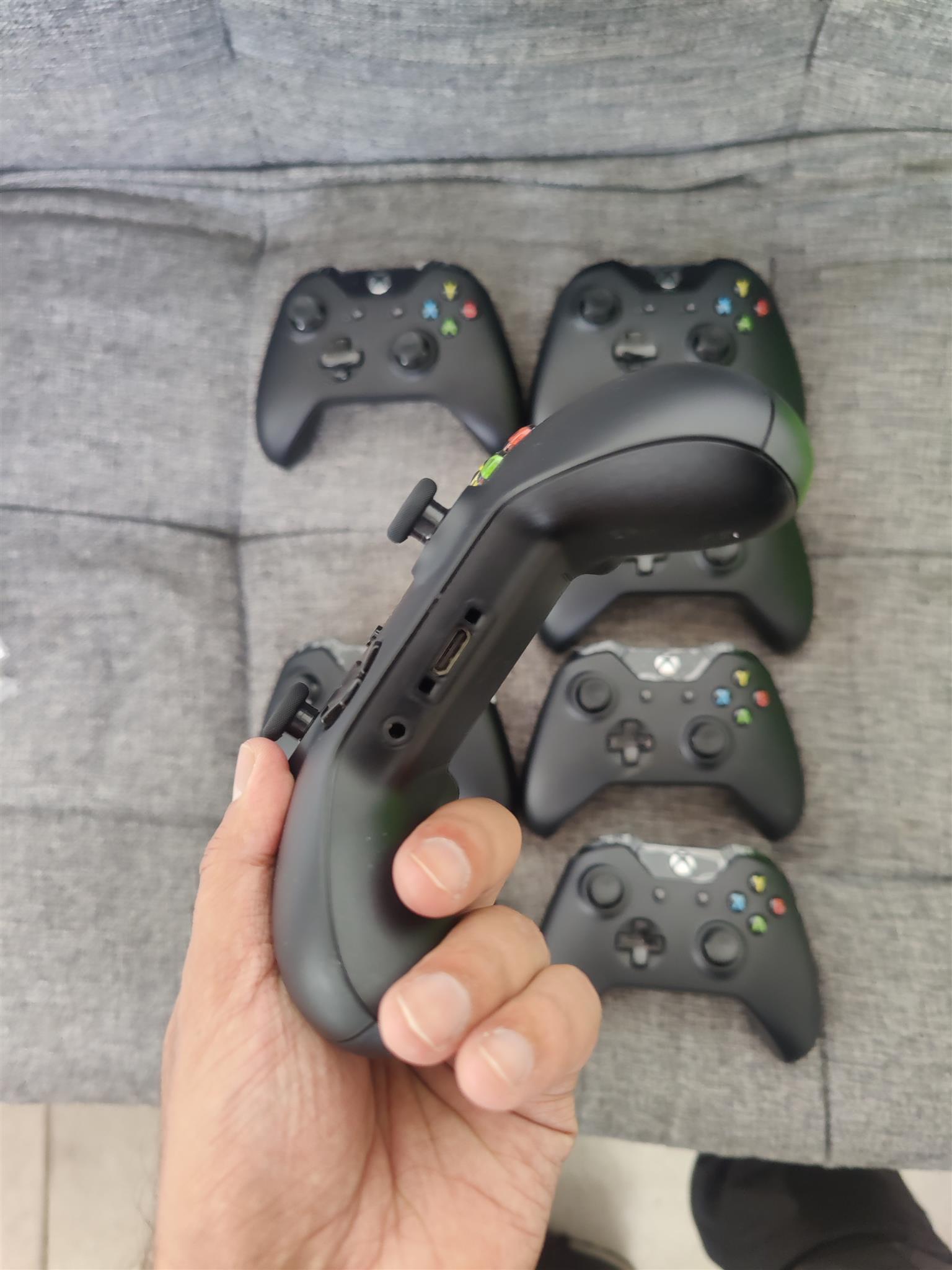 Xbox one controller v2 Brand New with 3.5mm headphone jack input