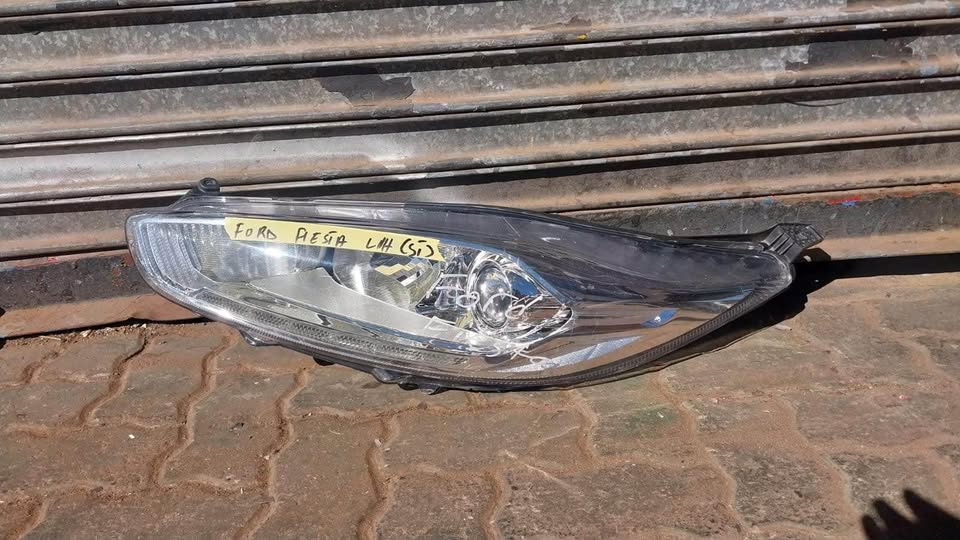 Ford Fiesta headlight - Private Seller Ford Fiesta headlight - Private Seller