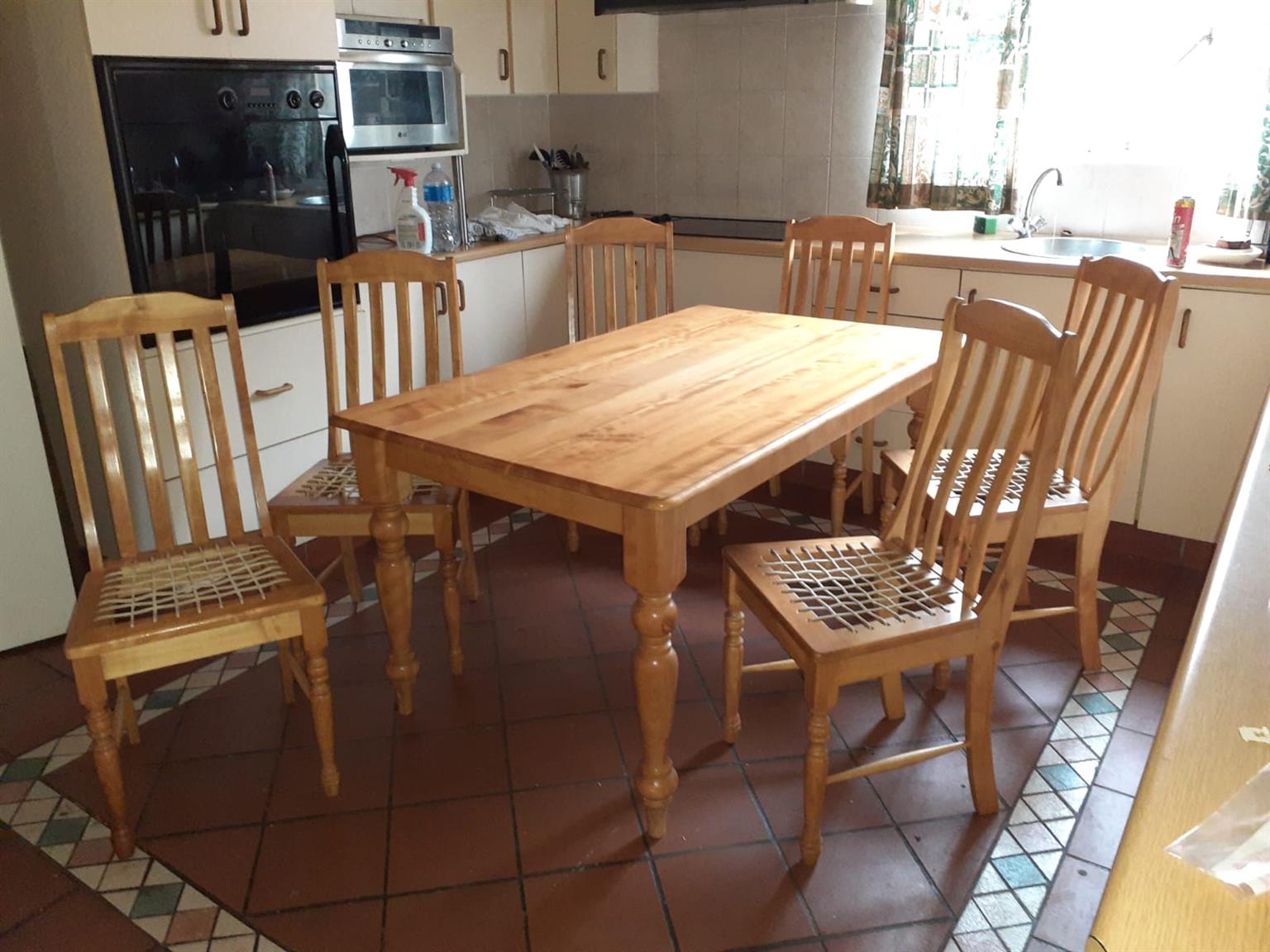 Kitchen table and chairs/ dinning room