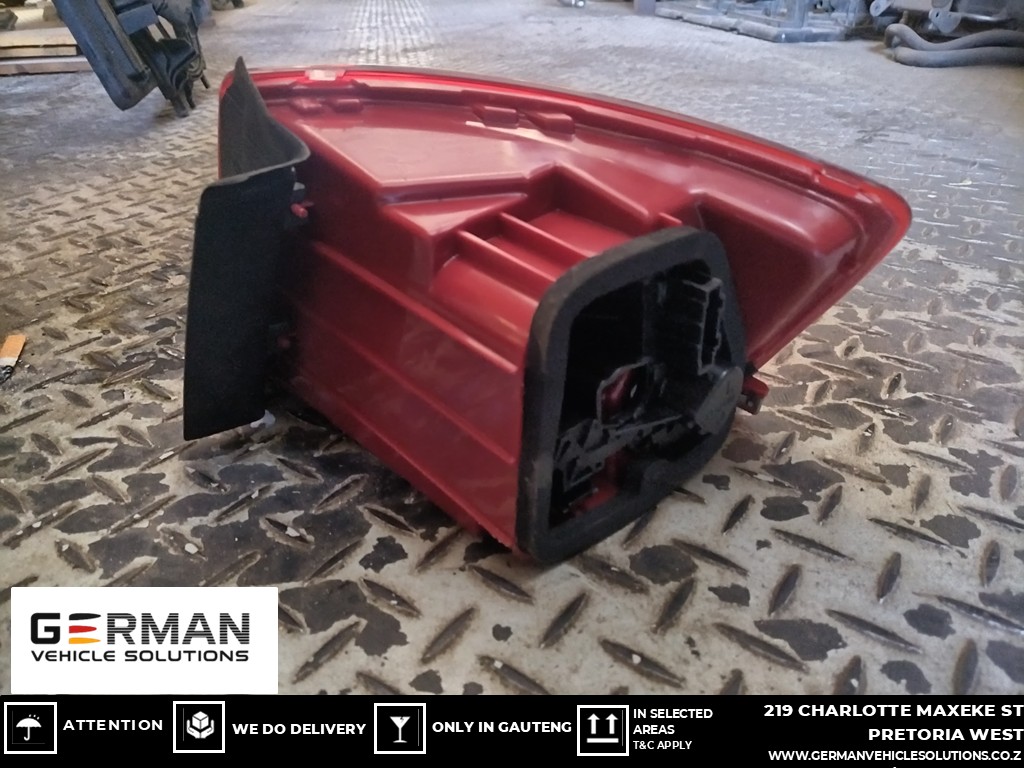 Volkswagen Jetta 6 tail light brand new – fits 2011 to 2015 - Private Seller