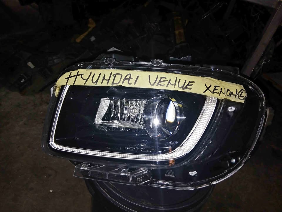 Hyundai venue xenon light left with module new shape - Private Seller Hyundai venue xenon light left with module new shape - Private Seller