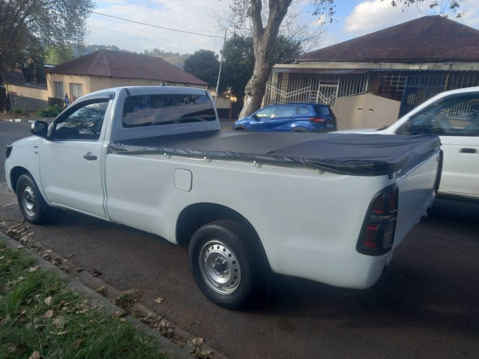 2009 Toyota Hilux Single Cab 2.0 VVTI PETROL, Manual, White, 106000kms