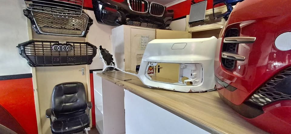 2019 AUDI Q7 FRONT BUMPER AVAILABLE FOR SALE - Private Seller 2019 AUDI Q7 FRONT BUMPER AVAILABLE FOR SALE - Private Seller