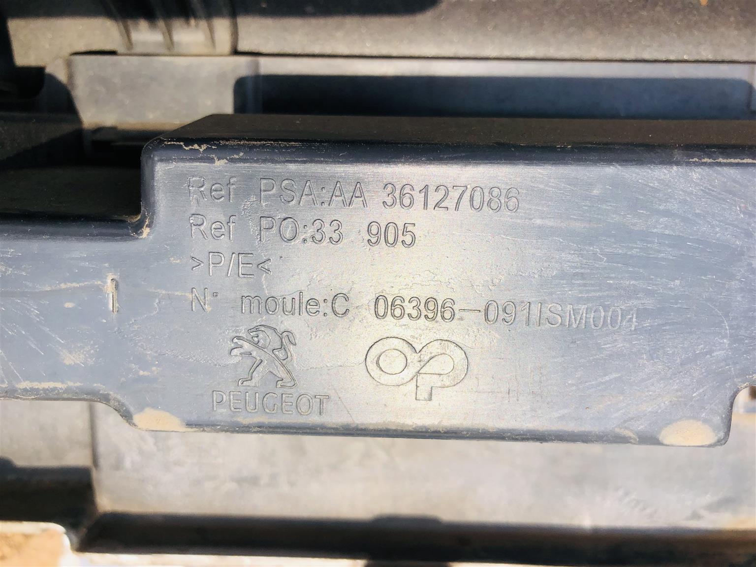 Peugeot 3008 front bumper - Private Seller