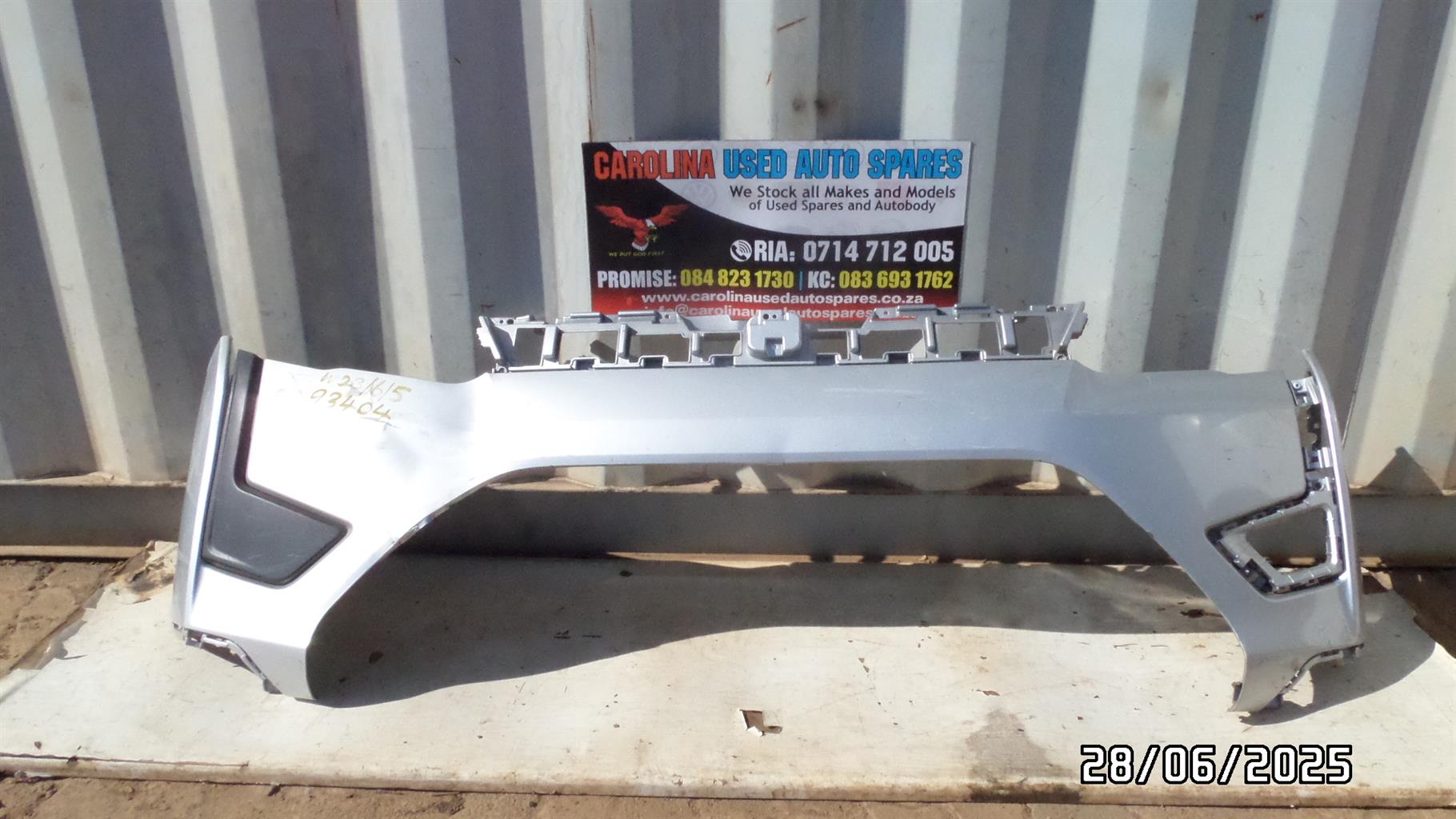 Mahindra XUV300 front bumper with right side foglight cover - Private Seller Mahindra XUV300 front bumper with right side foglight cover - Private Seller