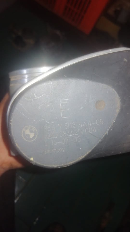 BMW 320i BMW 6 cylinder throttle body - Private Seller BMW 320i BMW 6 cylinder throttle body - Private Seller