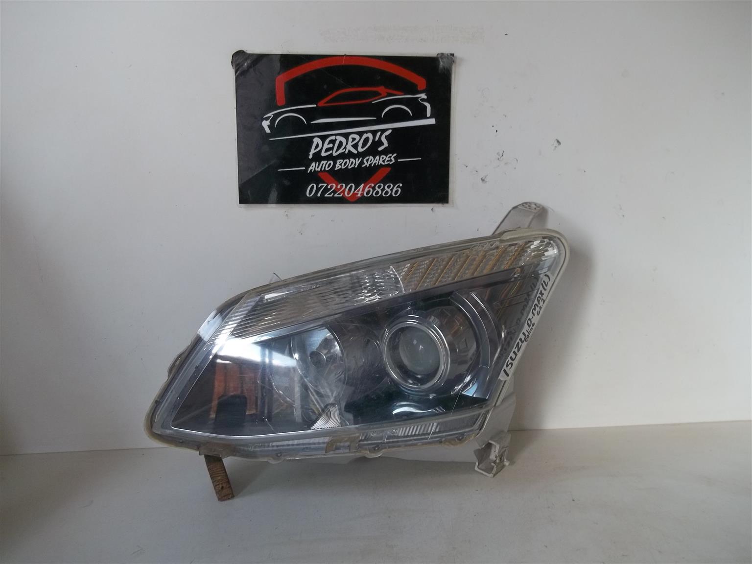 Isuzu D-Max left headlight - Private Seller Isuzu D-Max left headlight - Private Seller