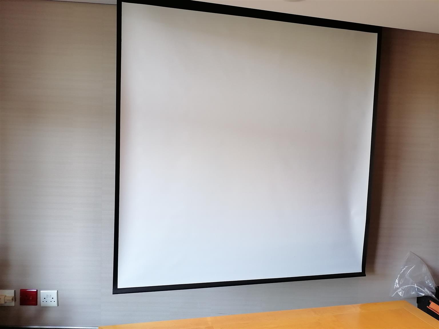 Projector screens - Electronic