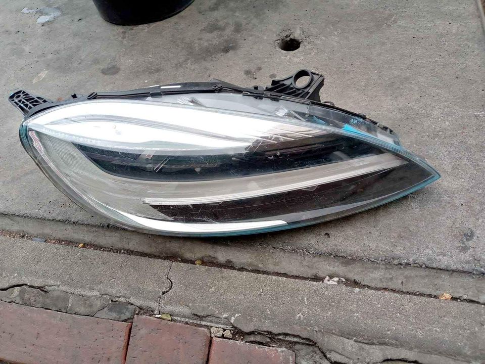 VOLVO V40 FULL LED HEADLIGHTS - Private Seller VOLVO V40 FULL LED HEADLIGHTS - Private Seller