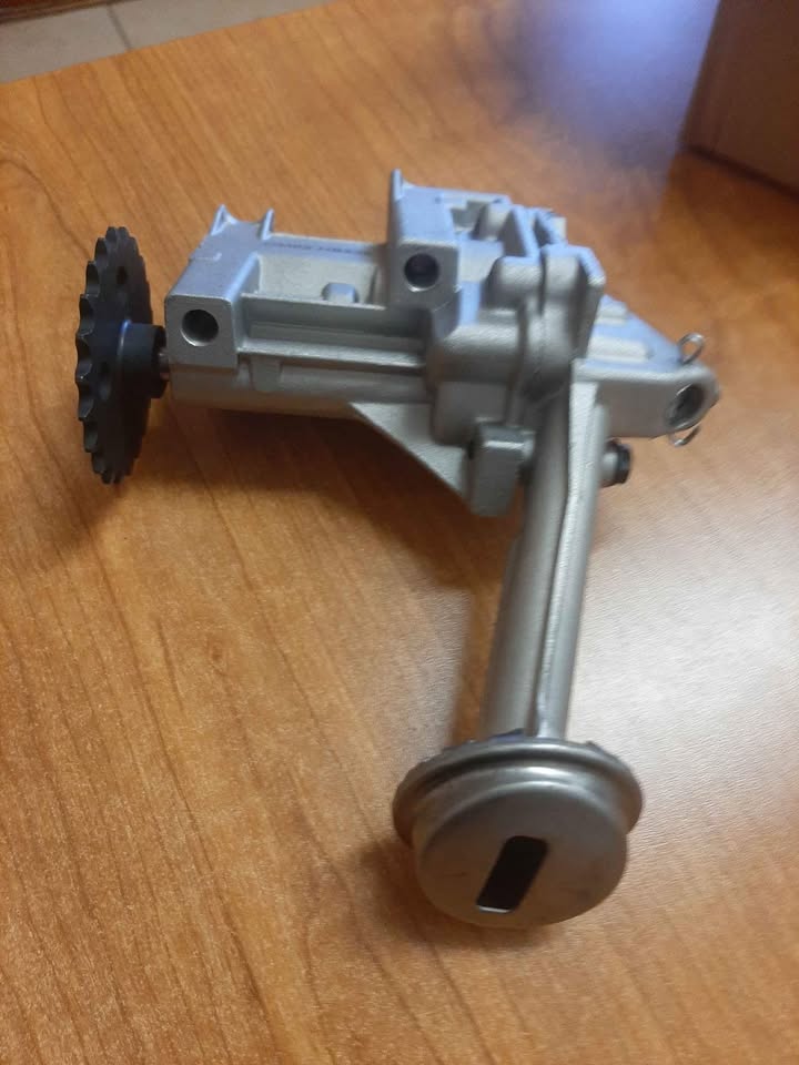 NP200 AND RENAULT SANDERO OIL PUMP. BRAND NEW. FOR VARIOUS OTHER CARS TOO.