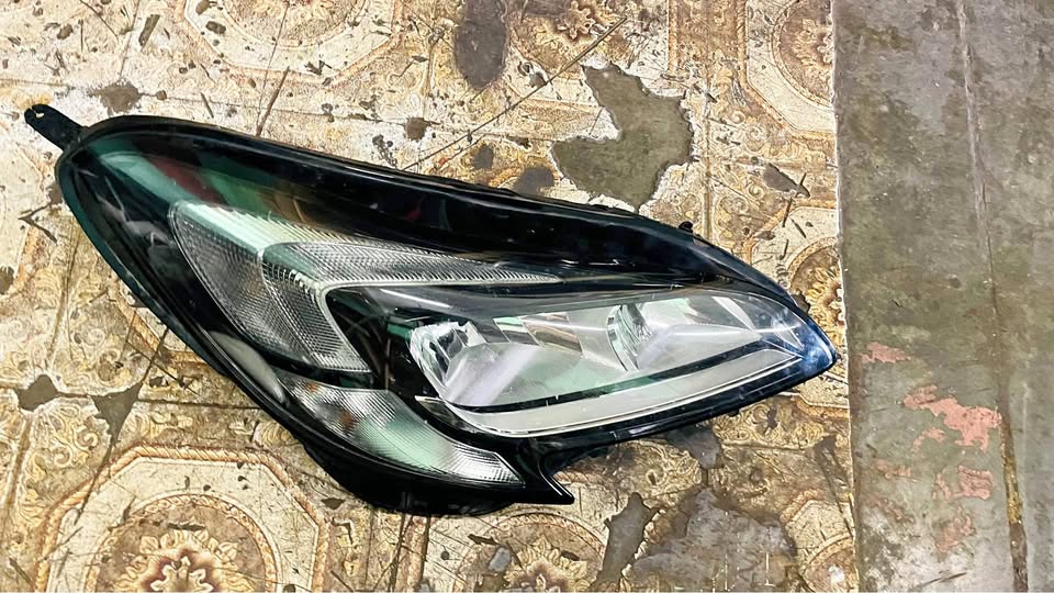 Opel Corsa E headlight - Private Seller Opel Corsa E headlight - Private Seller