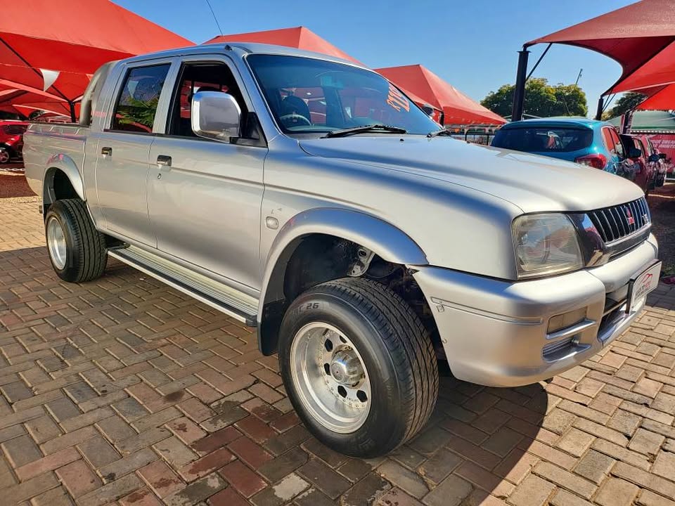 2004 MITSUBISHI COLT RODEO 3.0 V6 4X4 D/C