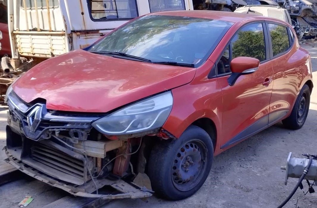 2015 RENAULT CLIO IV 0.9T MANUAL PETROL STRIPPING FOR SPARES - Private Seller