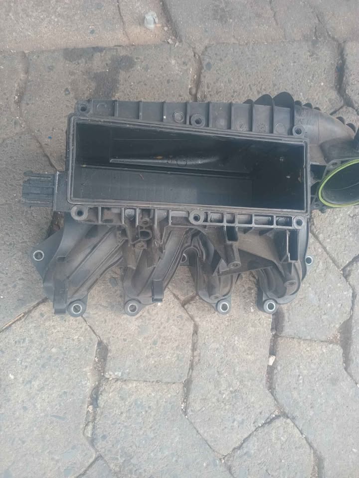 Volkswagen  2008 Intake Manifold - Private Seller