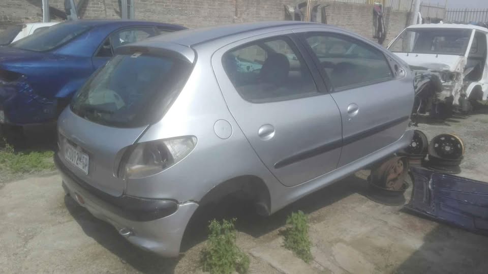 Peugeot 206 stripping for spares - Private Seller
