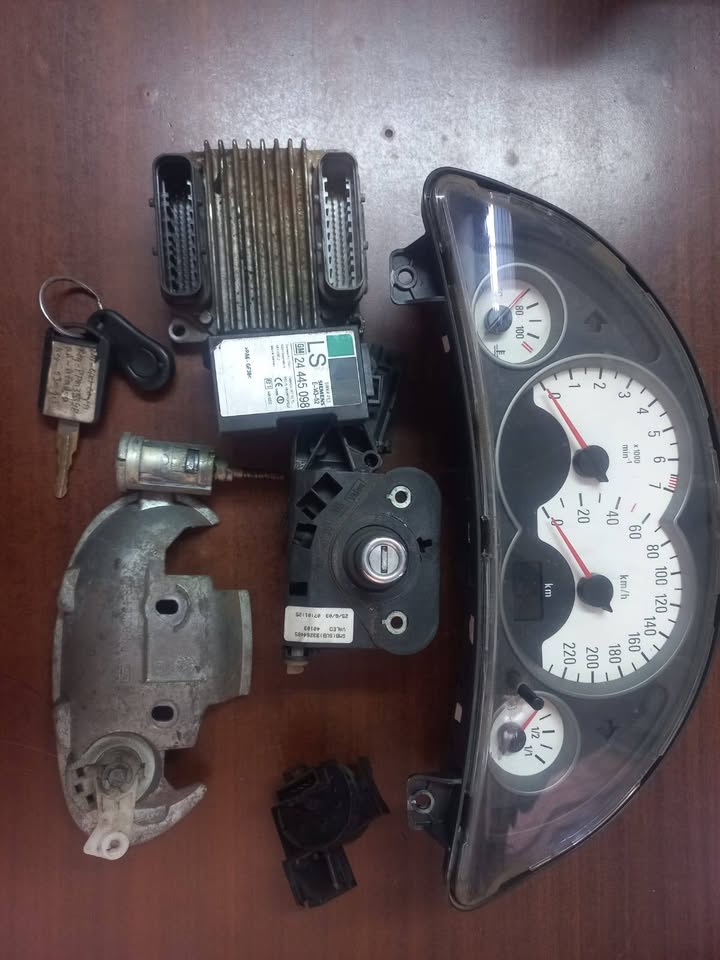 Opel Corsa gamma complete lockset available - Private Seller Opel Corsa gamma complete lockset available - Private Seller