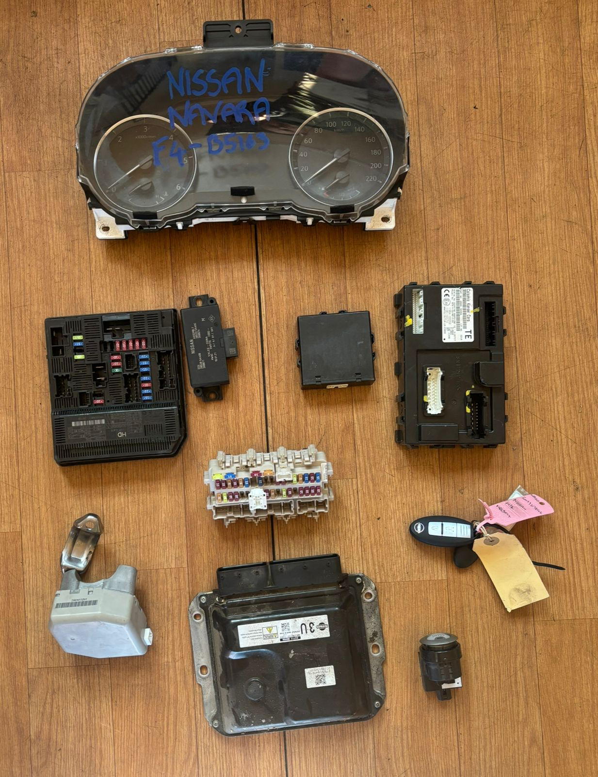 2022 Nissan Navara 2.5 DCI 2x4 auto ecu set - Private Seller 2022 Nissan Navara 2.5 DCI 2x4 auto ecu set - Private Seller
