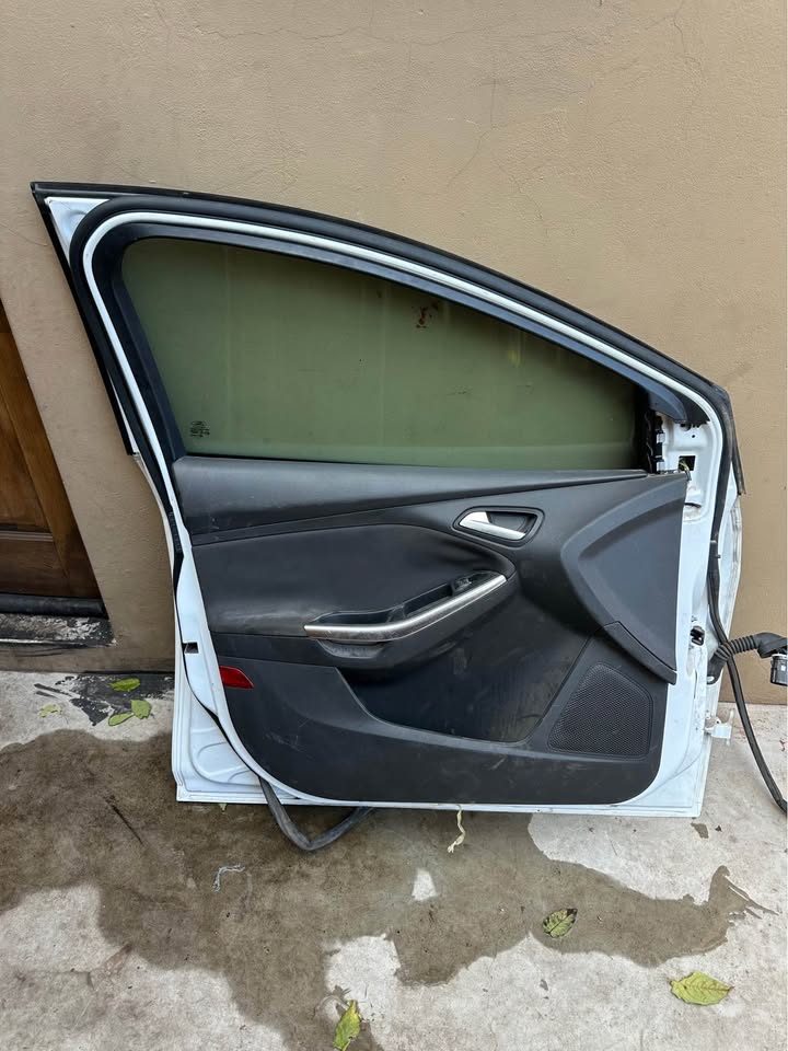 Ford focus left front complete door - Private Seller Ford focus left front complete door - Private Seller