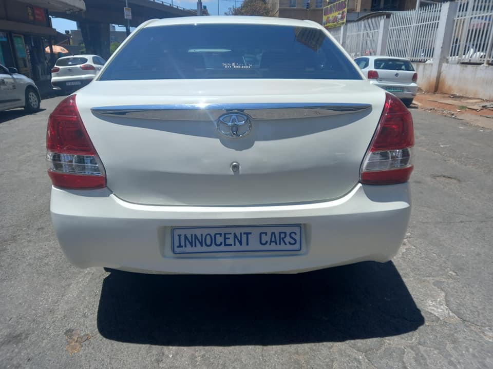 2014 TOYOTA ETIOS 1.5 PETROL ENGINE, MANUAL, MILEAGE 111000KM, WHITE COLOUR