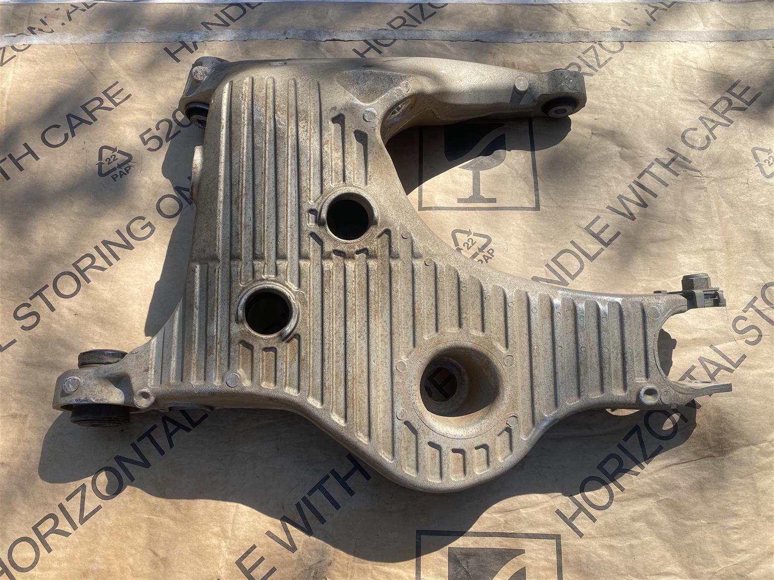 2023 LAND ROVER DEFENDER LEFT REAR CONTROL ARM FOR SALE. IN PRISTINE CONDITION