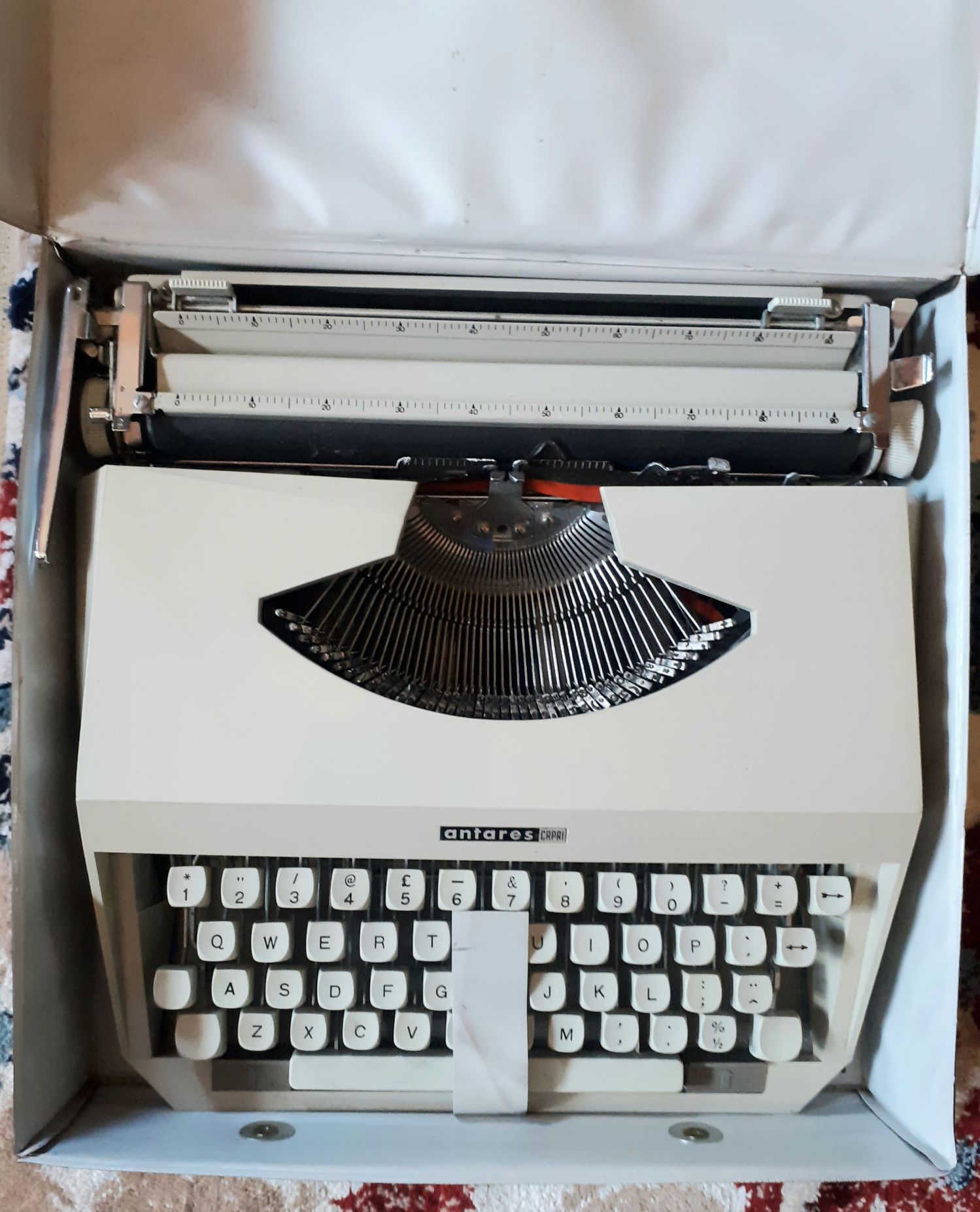 Antares Capri Vintage typewriter