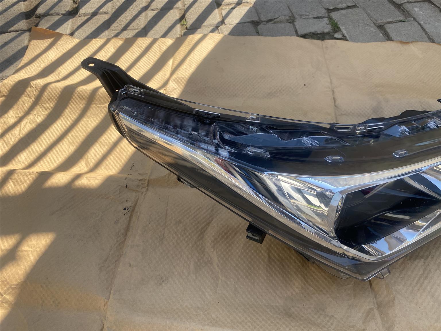 2018 TOYOTA COROLLA PRESTIGE LED HEADLIGHT RIGHT SIDE FOR SALE