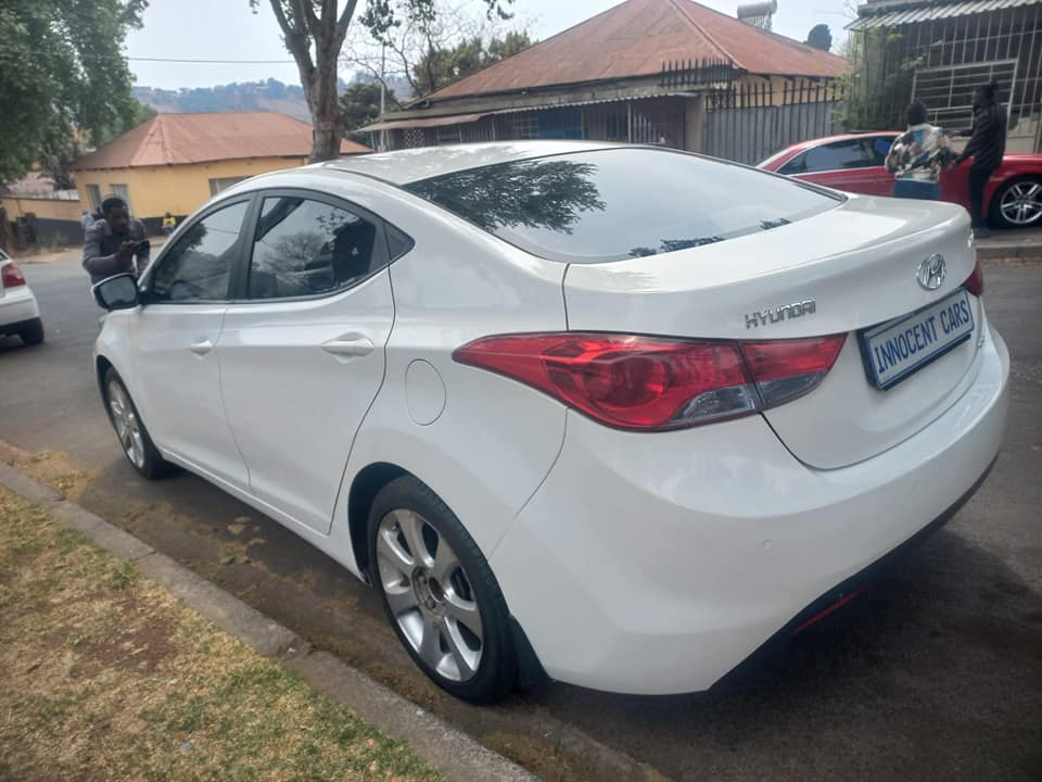 2014 HYUNDAI ELANTRA SEDAN 1.6 PETROL, AUTOMATIC, WHITE COLOR, MILEAGE 100000KMS