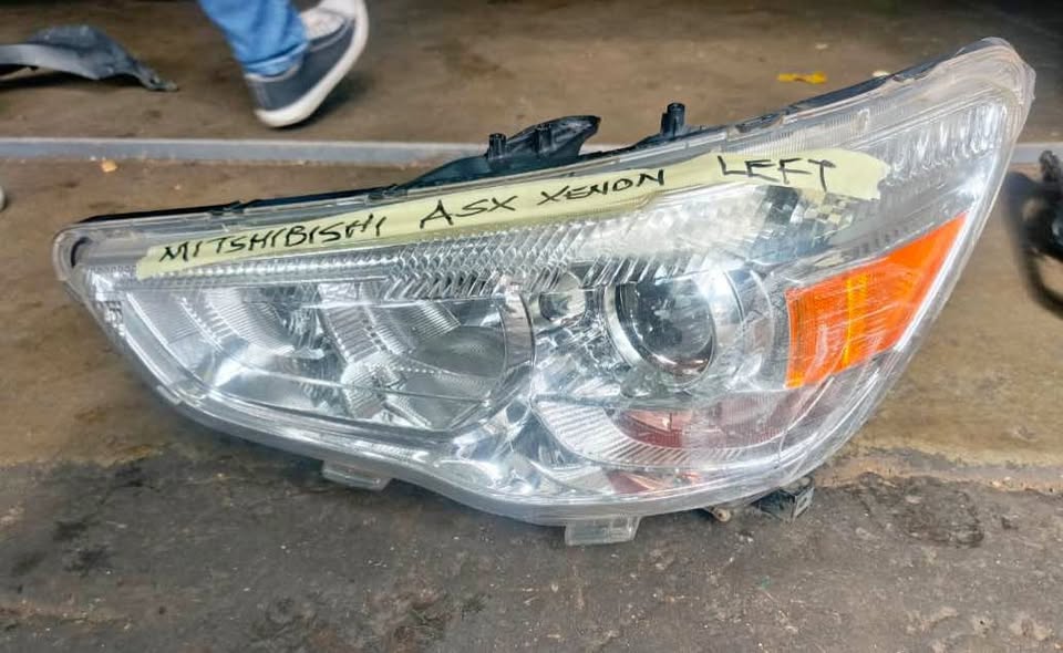 Mitsubishi ASX xenon headlight - Private Seller Mitsubishi ASX xenon headlight - Private Seller