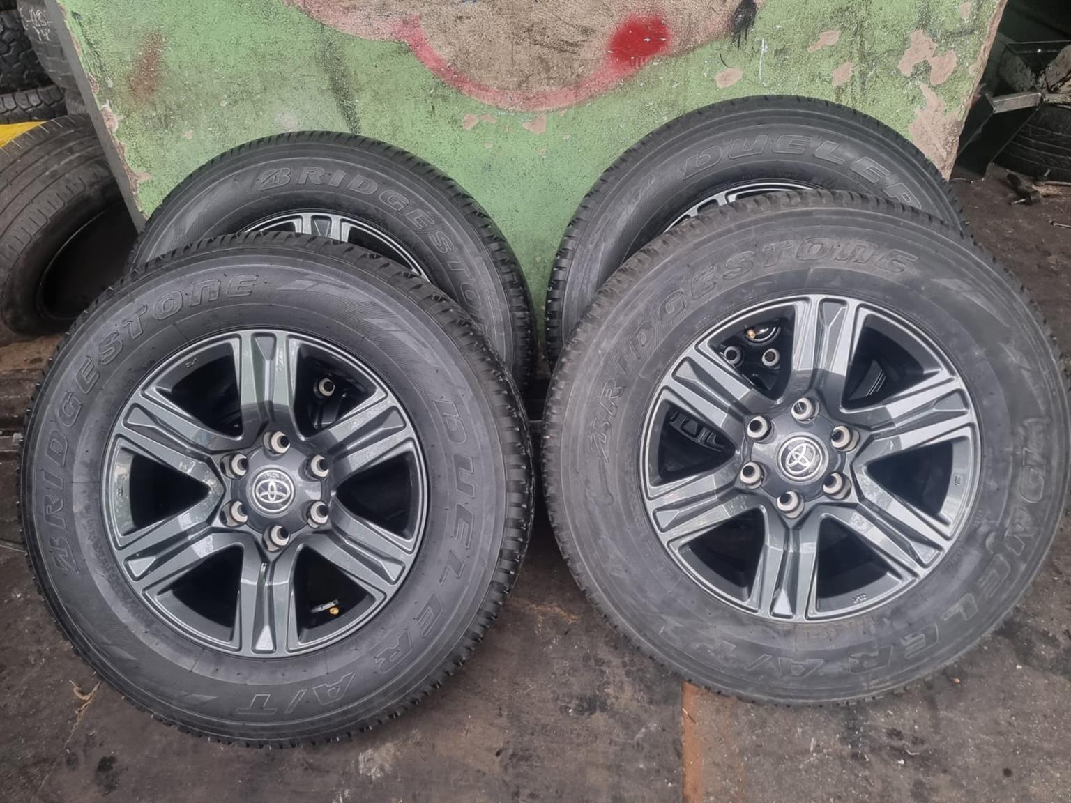 17inch Toyota Hilux/Fortuner original mags with Good used 265/65/17 tyres set fo - Private Seller 17inch Toyota Hilux/Fortuner original mags with Good used 265/65/17 tyres set fo - Private Seller
