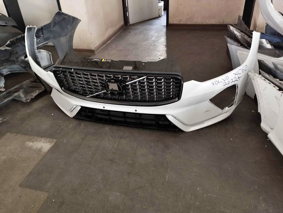 Volvo XC60 2022 front bumper - Private Seller Volvo XC60 2022 front bumper - Private Seller