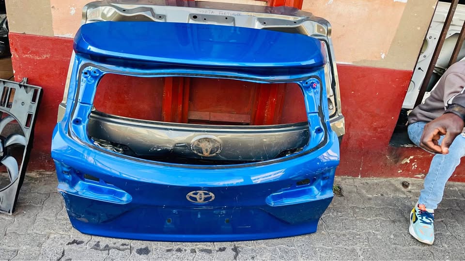 Toyota Corolla Cross tailgate - Private Seller Toyota Corolla Cross tailgate - Private Seller