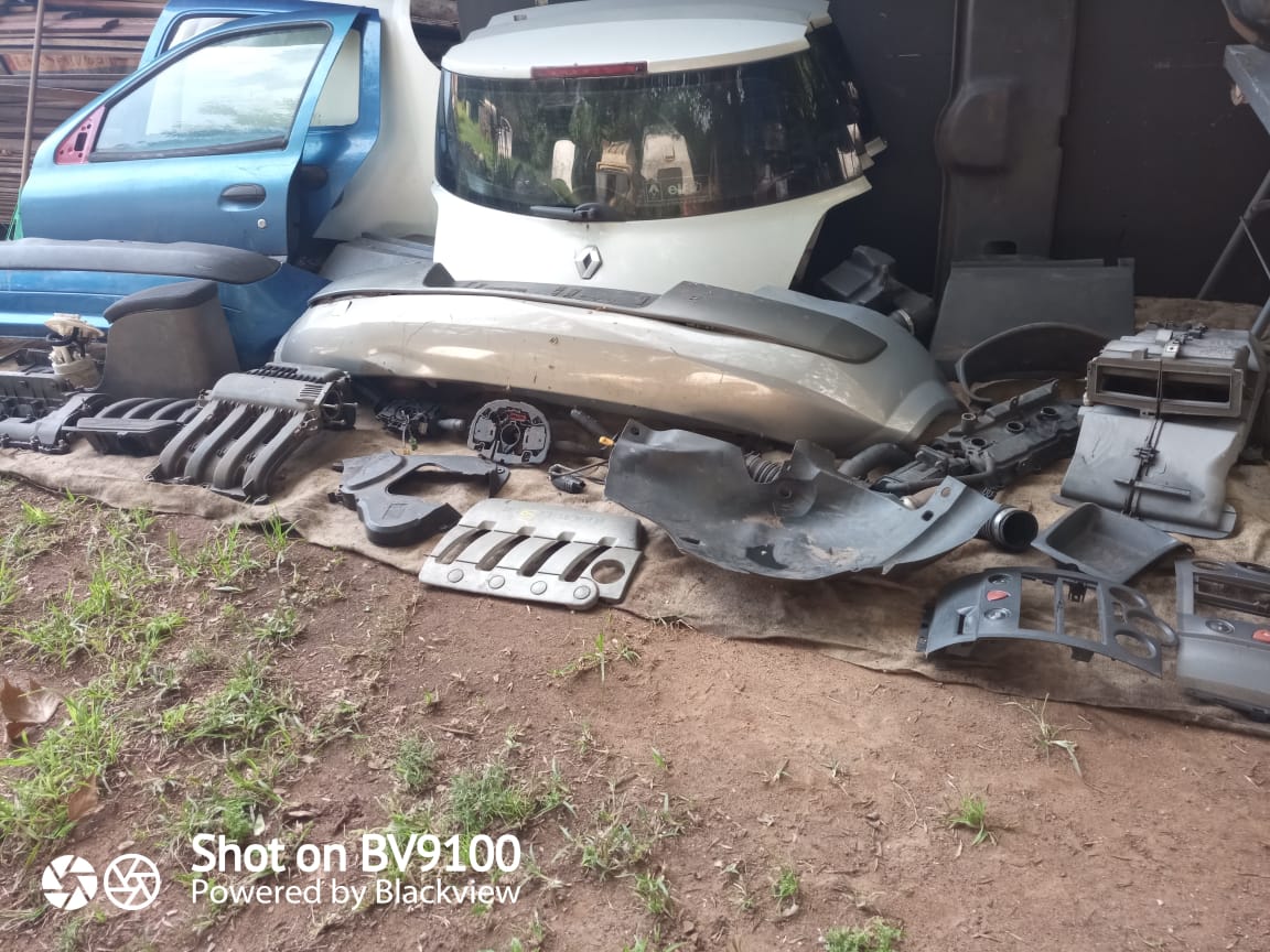 Selling diffrent parts off Renault clio and renault megan for all the parts - Private Seller Selling diffrent parts off Renault clio and renault megan for all the parts - Private Seller
